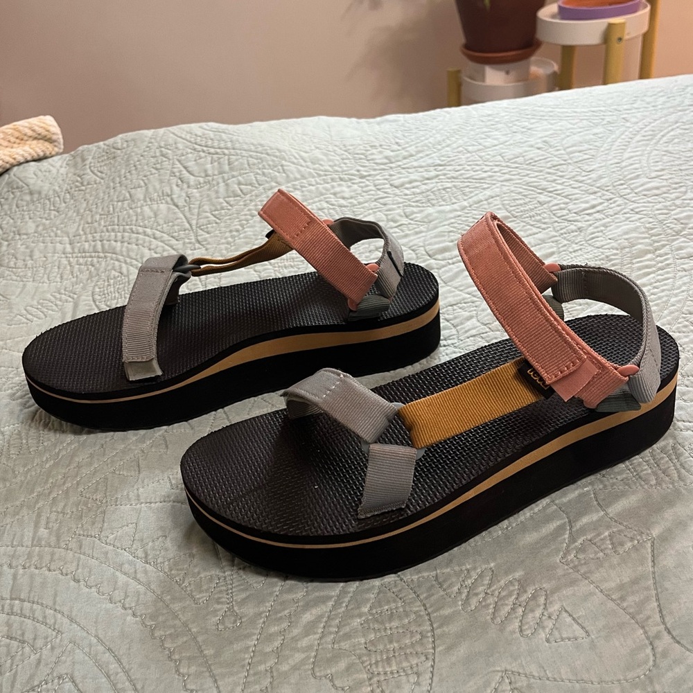 Women’s Tevas Colorful Summer Sandals Size: 11